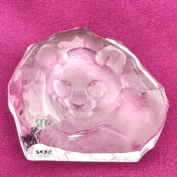 Mats Jonasson Sweden Tiger Cub Crystal Paperweight - Picture 3 of 11